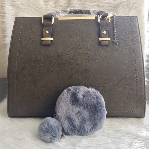 !FIRM!Grey Left! The Kimmie-Pom Pom Pouch - Picture 2 of 4