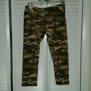 Public myth camo gym capris