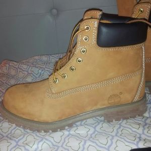 2 Pair of Mens Timberland boots sz10.5 and 7