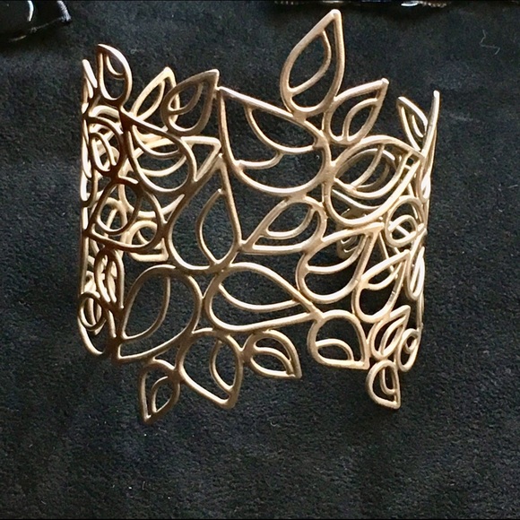 Silver vine leaves filigreed cuff