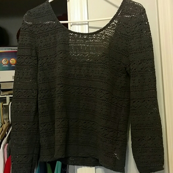 Long sleeve cutout top low back. So adorable!! 👚