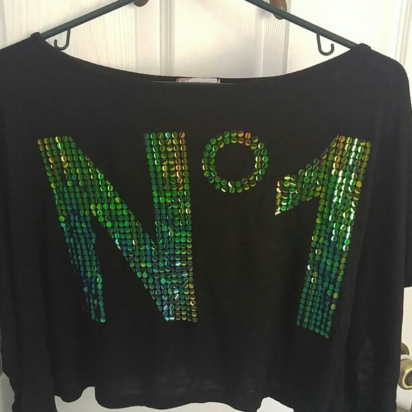NO.1 Body central cropped black shirt
