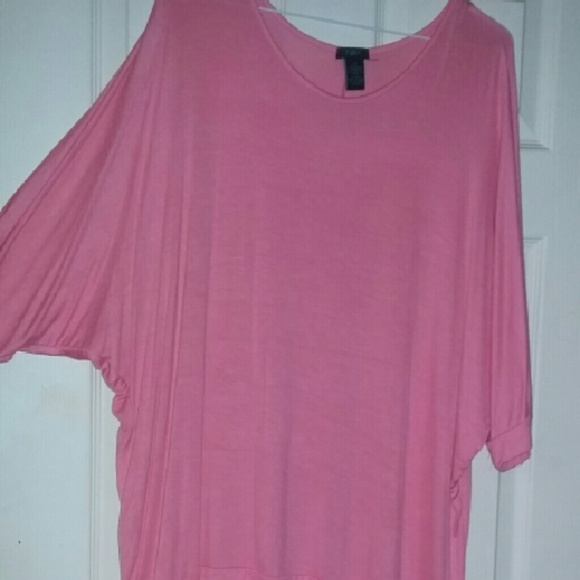 Cute, comfy women's plus 3x top