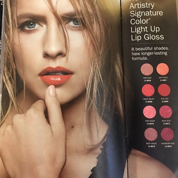 Artistry Signature Color® Light Up Lip Gloss Kit - Picture 2 of 2