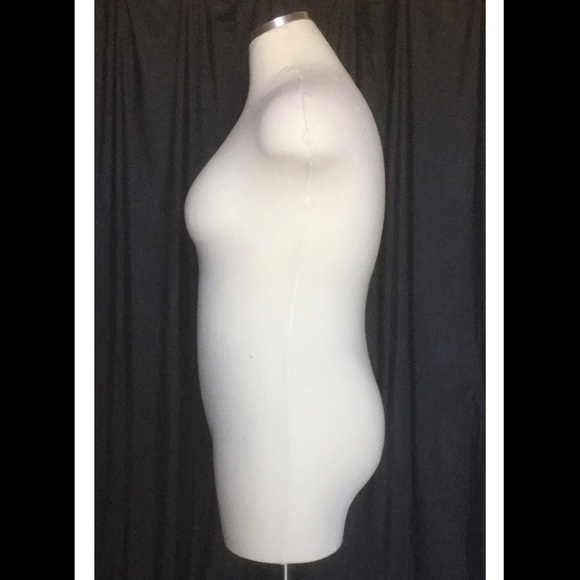 Meet Your Model KiKi - Picture 2 of 4