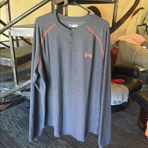 Men's Under armour pullover 2xl in great condition