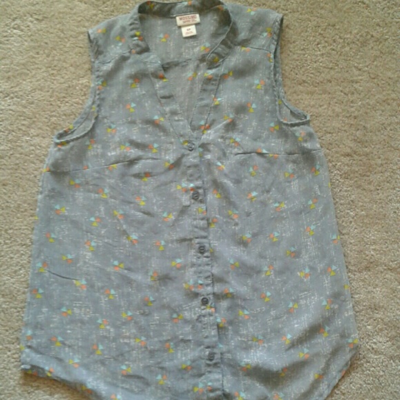 Sheer Sleeveless tunic w geometric pattern