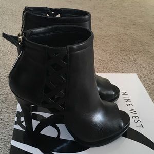 NINE WEST BOOTIES