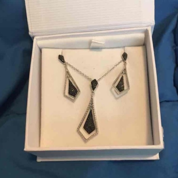 Earring necklace set - Picture 1 of 1