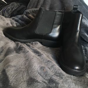 NEW Urban Outfitters black booties