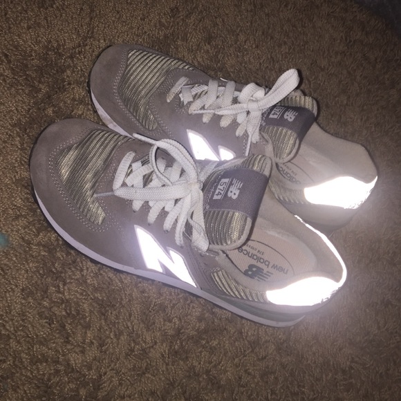 ⚠️MUST GO ⚠️ Almost new New Balance shoes - Picture 3 of 4