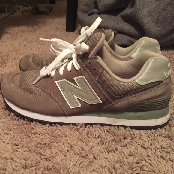 ⚠️MUST GO ⚠️ Almost new New Balance shoes - Picture 4 of 4