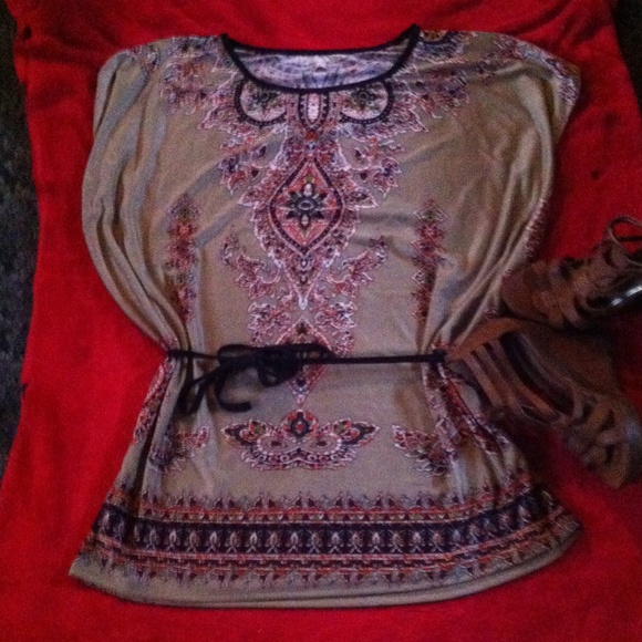 🚨🍂Beautiful batwing blouse🌼 - Picture 2 of 2