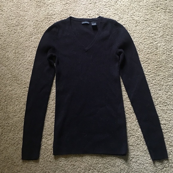 Moda v neck sweater! Great classic.