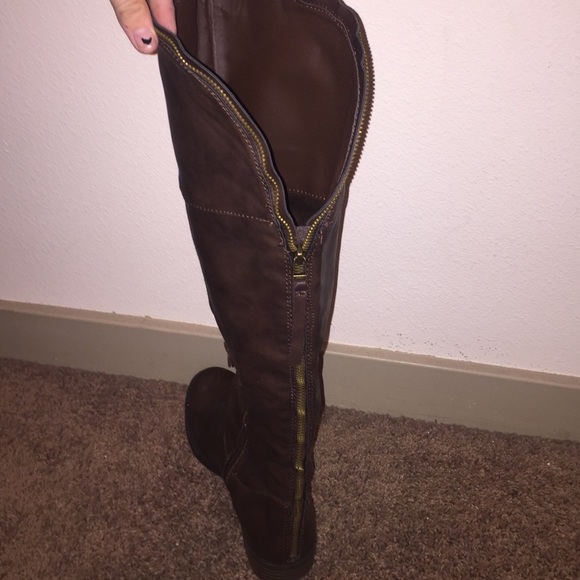 Beautiful over the knee boot - Picture 2 of 2