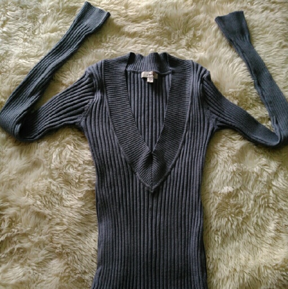 Grey V-Neck Sweater w/long sleeves
