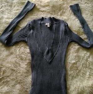 Grey V-Neck Sweater w/long sleeves