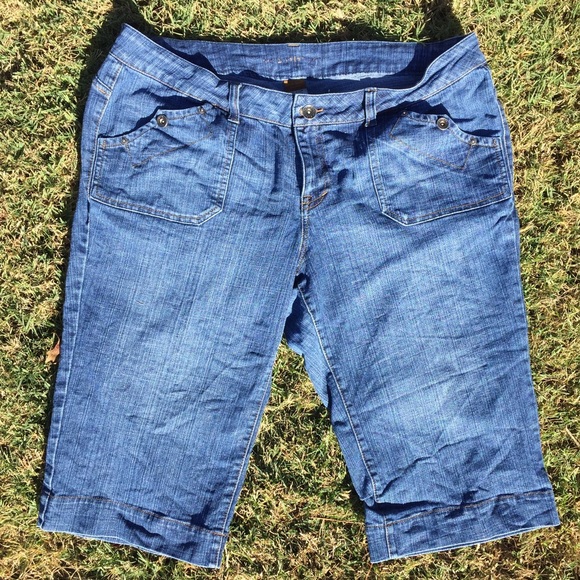 Boom Boom Jeans Capris 22W
