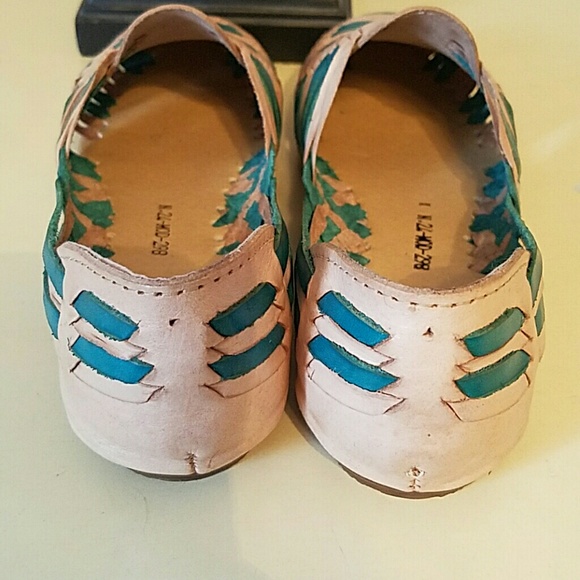 Shoes - Picture 3 of 4