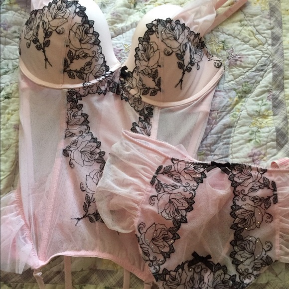 BNWT Victoria's Secret Lingerie Set