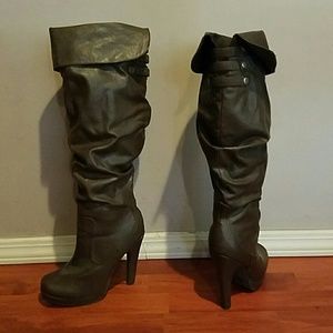 Heeled boots