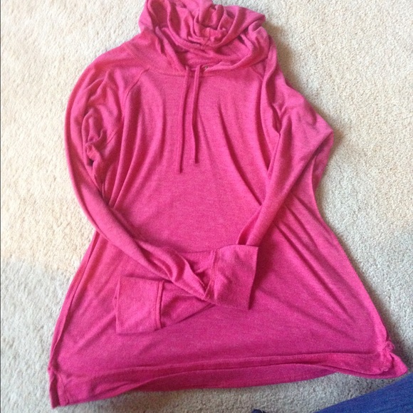 Hooded active shirt