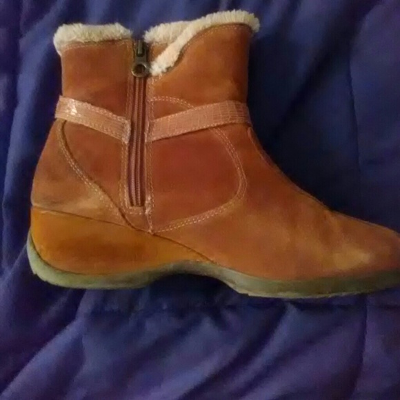 Chestnut 👢 - Picture 2 of 4