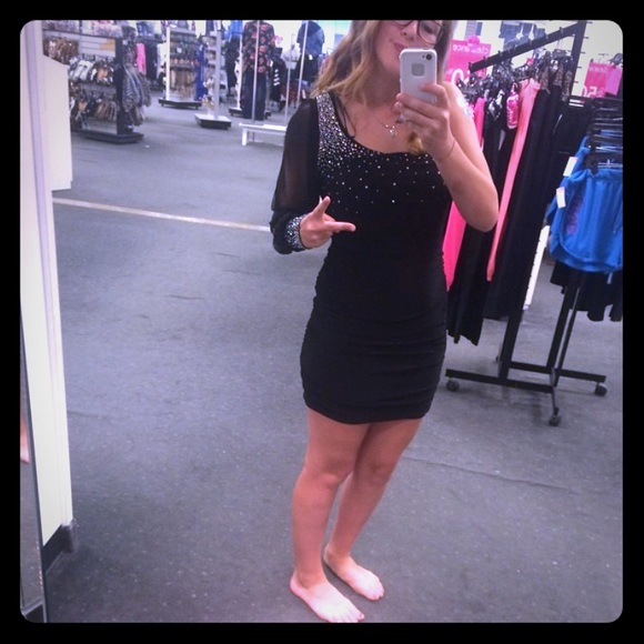 🎉Little black dress make me an offer🎉