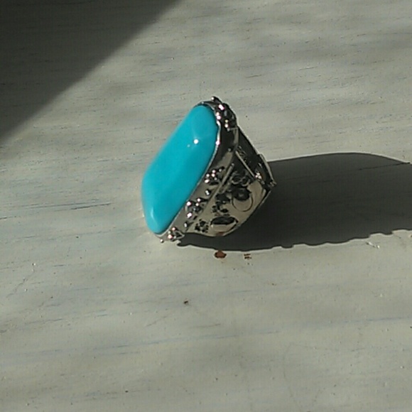 Blue stone statement ring - Picture 2 of 3