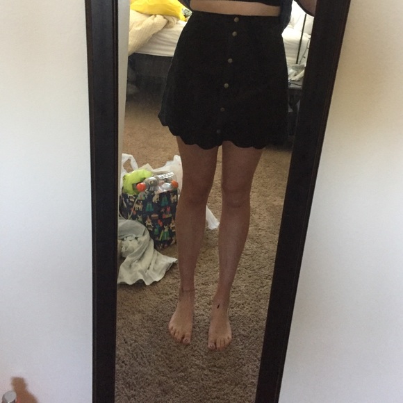 ⚠️MUST GO ⚠️ Black button up skirt