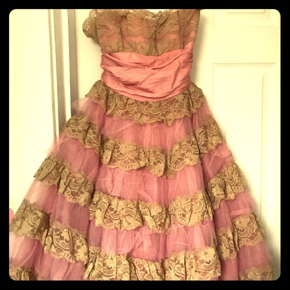 Betsey Johnson ruffle lace cocktail prom dress