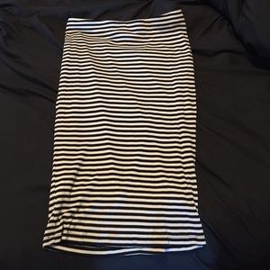 Stretchy pencil skirt with lining