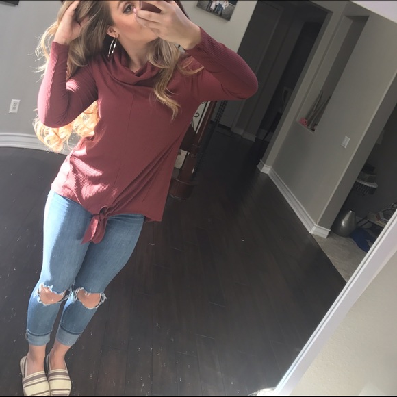 SALE⭐️ LAST1•LOVE Red Top - Picture 3 of 4