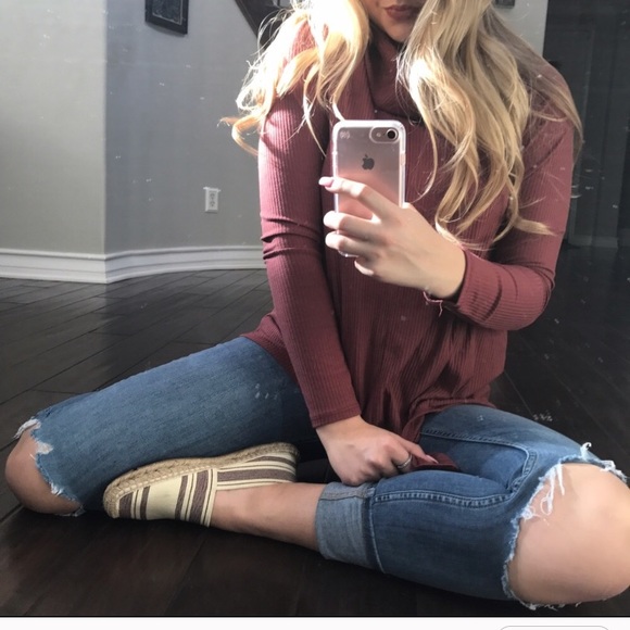 SALE⭐️ LAST1•LOVE Red Top - Picture 2 of 4