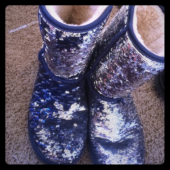 Size 7 blue, sequin ugg boots