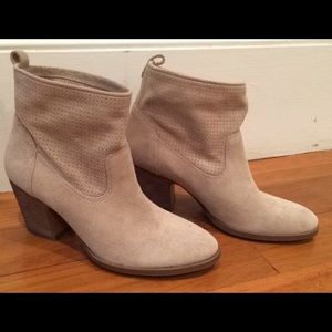 Cute grey booties!