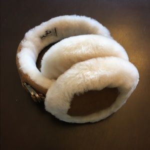 SMOKING DEAL! 🎉UGG Australia Luxury Ear Warmers.