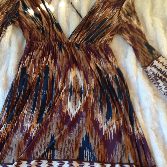 Dresses & Skirts - 👠Plunging neck line and back dress. Size L👠