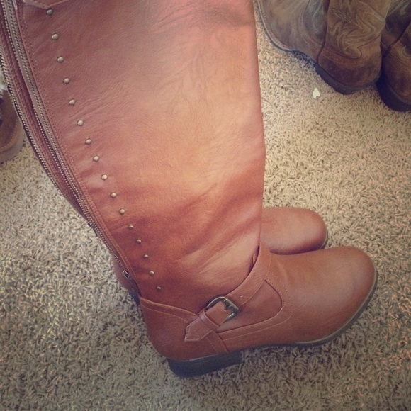 Below knee brown size 8 boots