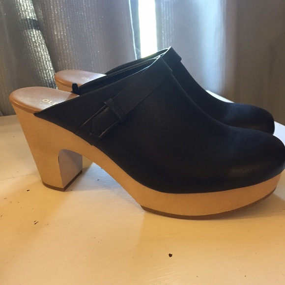 Black Old Navy clog/mules