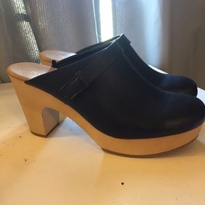 Black Old Navy clog/mules