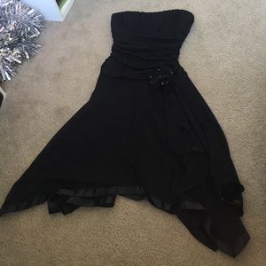 Black dress (not strapless)