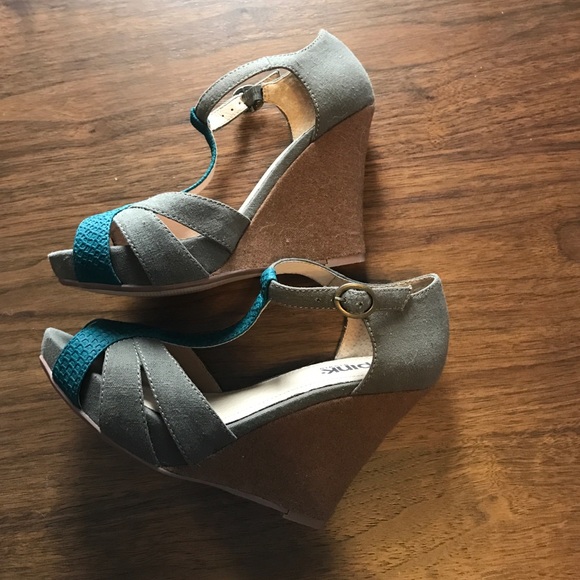 The cutest platform wedges you've ever seen! - Picture 3 of 4