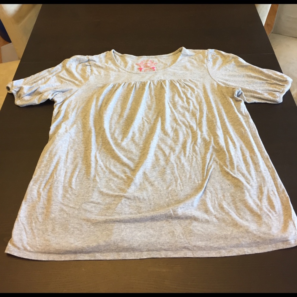 Like new! Motherhood Maternity nursing shirt- XL