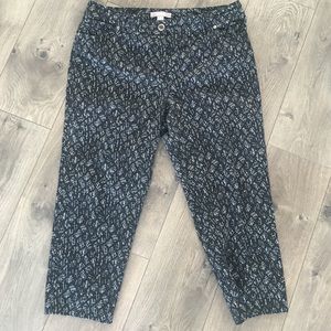 Women's ankle pants in black and white print