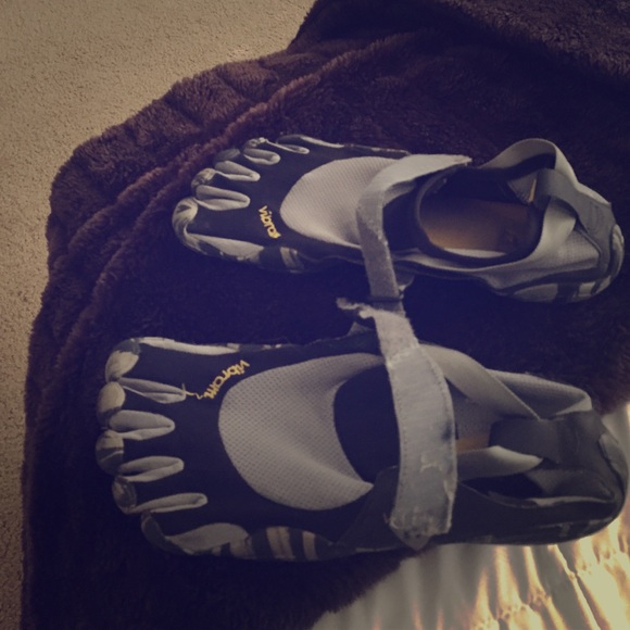Men's Vibram shoes size 43(men's 11) - Picture 1 of 1