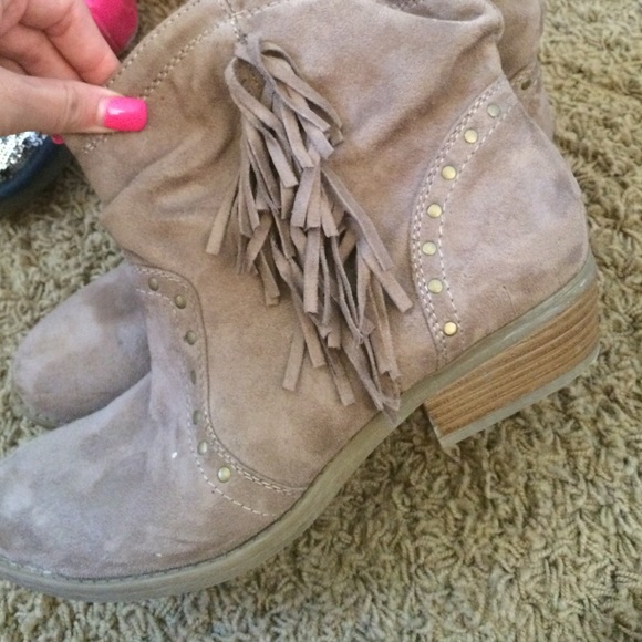 Size 81/2 taupe ankle boot