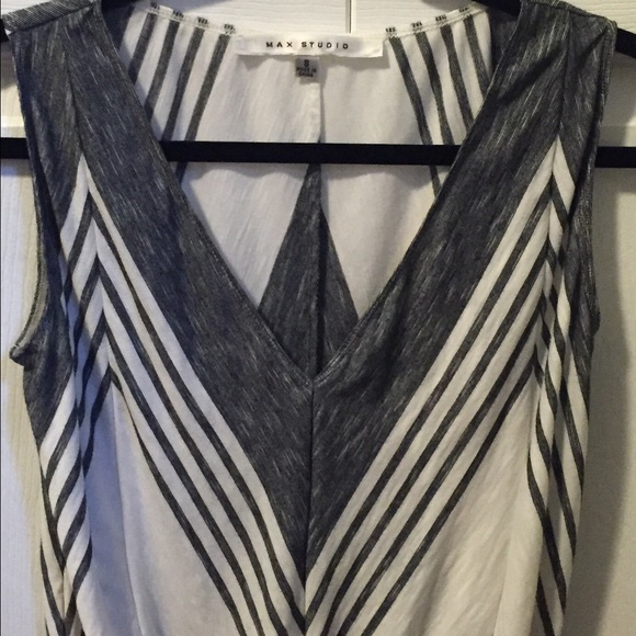 MAX STUDIO | sleeveless chevron top