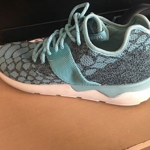 Adidas tubular runner primenits