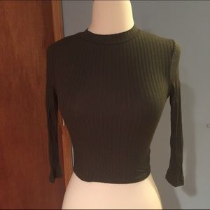 URBAN OUTFITTERS RIBBED + CROPPED MOCK NECK TOP